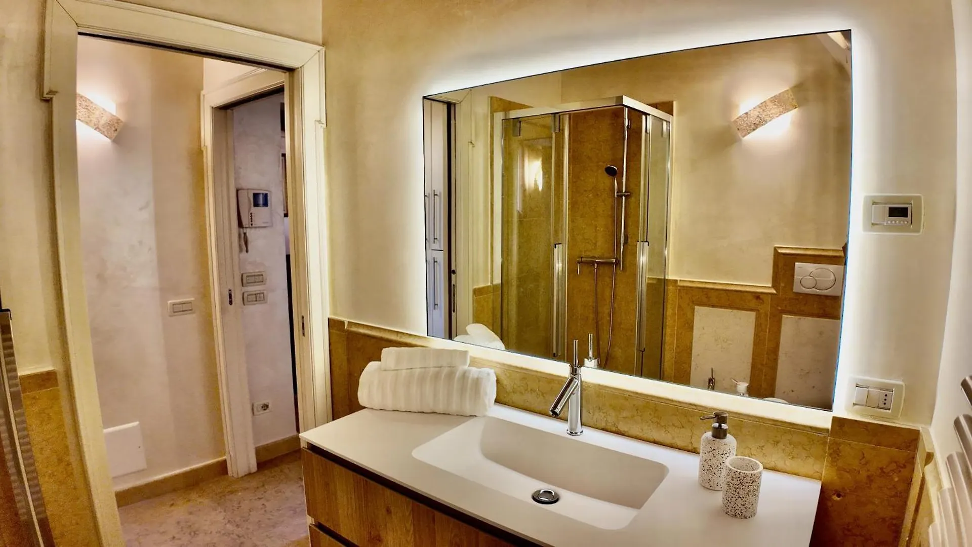 Mgh Luxury - Romeos Penthouse Verona 0*,  Italy